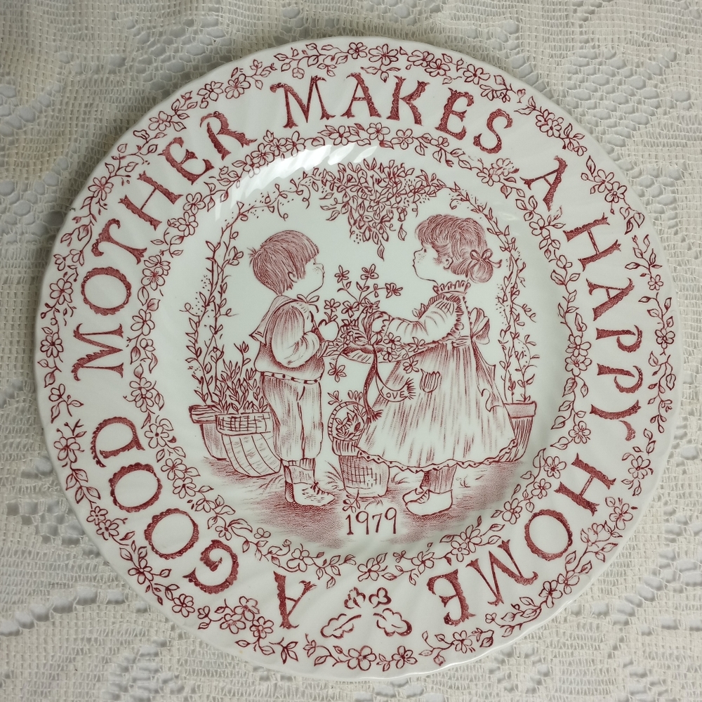 1979 Mother's Royal Crownford Staffordshire Plate A Good Mother Makes Happy Home